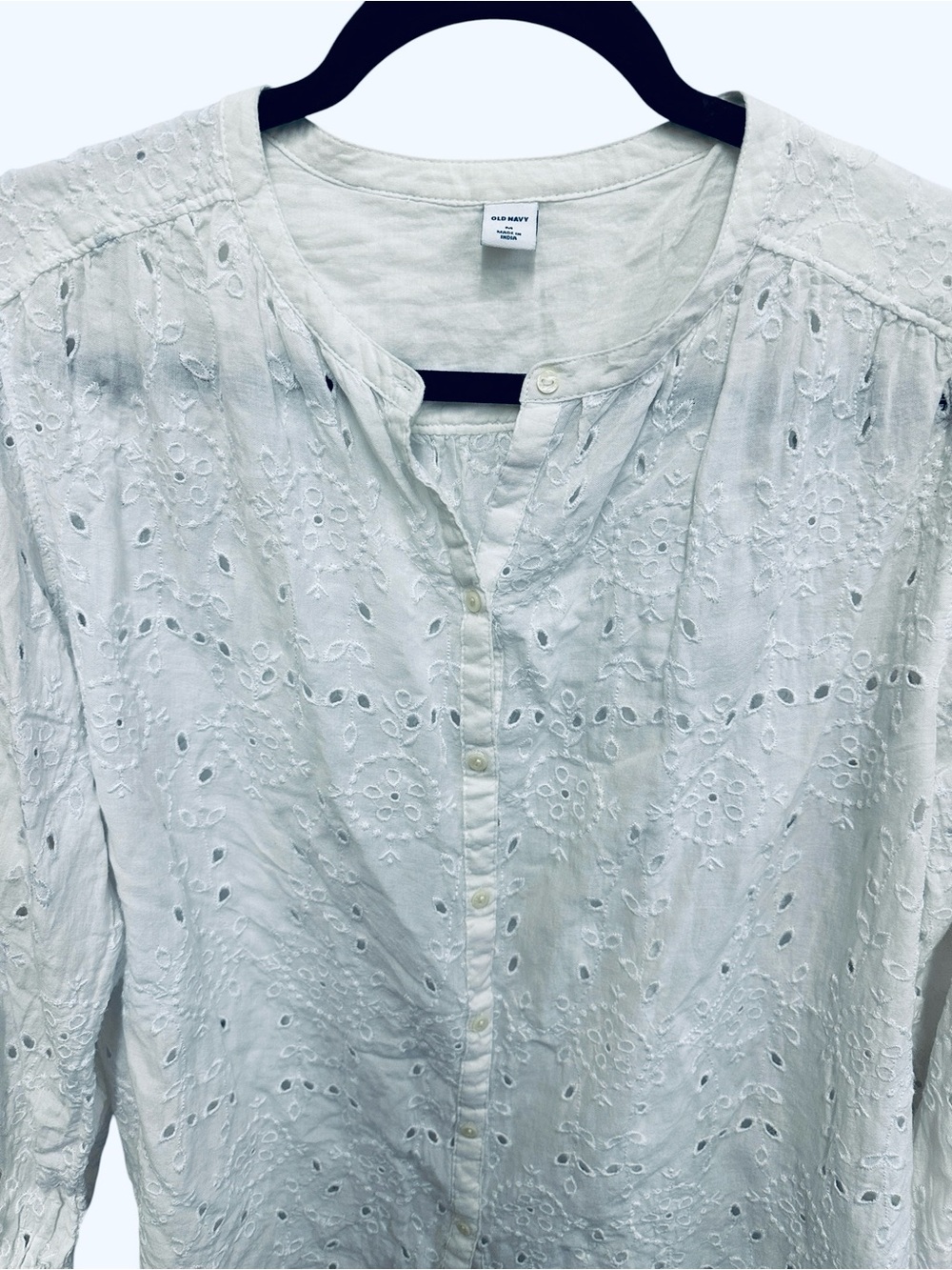 Old Navy white eyelet embroidered button down blouse Size M - Picture 5 of 10